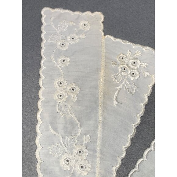 Vintage Embroidered Lace Collar with Floral Design - Picture 3 of 10